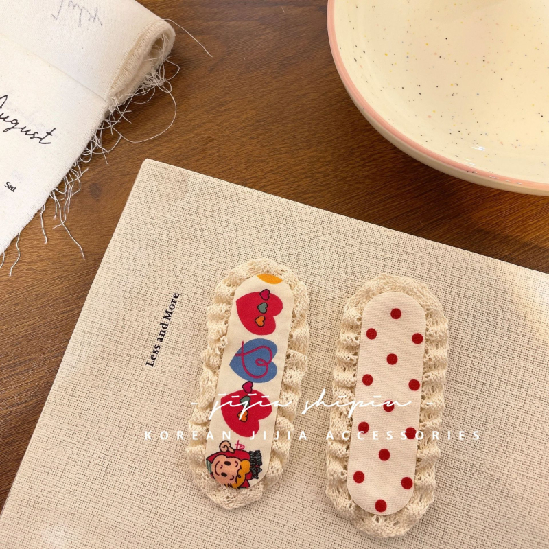 Vaikų galvos aksesuaras Korėjos stiliumi su nėrinių kraštu ir žiedlapių raštu su taškučiais, rankų darbo (Medžiaga: Audinys; Stilius: Korėjietiškas; Forma: Gėlė; Apdorojimas: Rankų darbas)