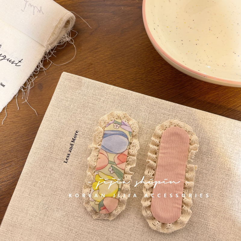 Vaikų galvos aksesuaras Korėjos stiliumi su nėrinių kraštu ir žiedlapių raštu su taškučiais, rankų darbo (Medžiaga: Audinys; Stilius: Korėjietiškas; Forma: Gėlė; Apdorojimas: Rankų darbas)