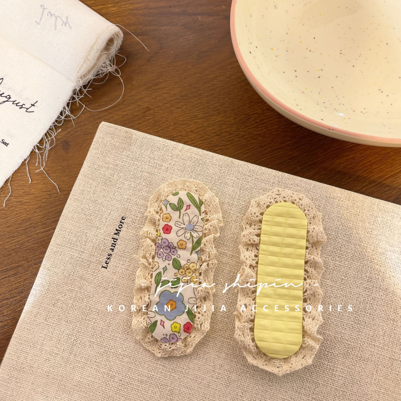 Vaikų galvos aksesuaras Korėjos stiliumi su nėrinių kraštu ir žiedlapių raštu su taškučiais, rankų darbo (Medžiaga: Audinys; Stilius: Korėjietiškas; Forma: Gėlė; Apdorojimas: Rankų darbas)