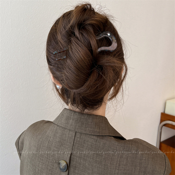 U-kujuline juuksekamm äädikhappega naistele — vintage stiil, kevad 2024 (Materjal: äädikhape; Stiil: vintage, naised; Vorm: U-kujuline)