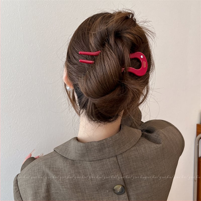 U-kujuline juuksekamm äädikhappega naistele — vintage stiil, kevad 2024 (Materjal: äädikhape; Stiil: vintage, naised; Vorm: U-kujuline)