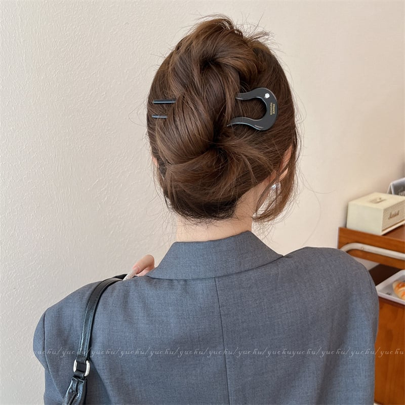 U-kujuline juuksekamm äädikhappega naistele — vintage stiil, kevad 2024 (Materjal: äädikhape; Stiil: vintage, naised; Vorm: U-kujuline)