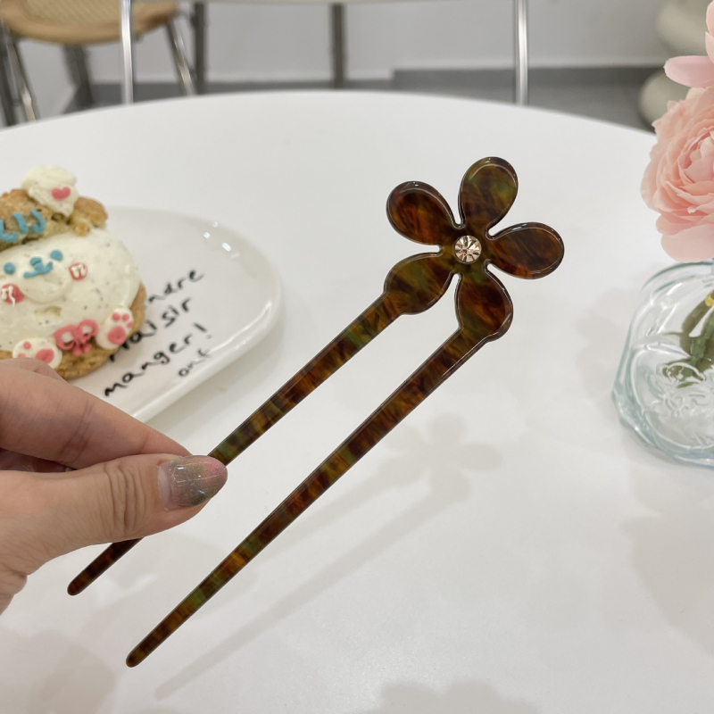 Plaukų segtukas su gėlų žiedlapiais, medžiaga: acto rūgštis, paprastas stilius, atskiras įpakavimas