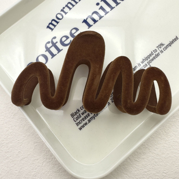 Shark clip za kosu, ručna izrada, plastika/smola, zima 2023, modni uredski stil