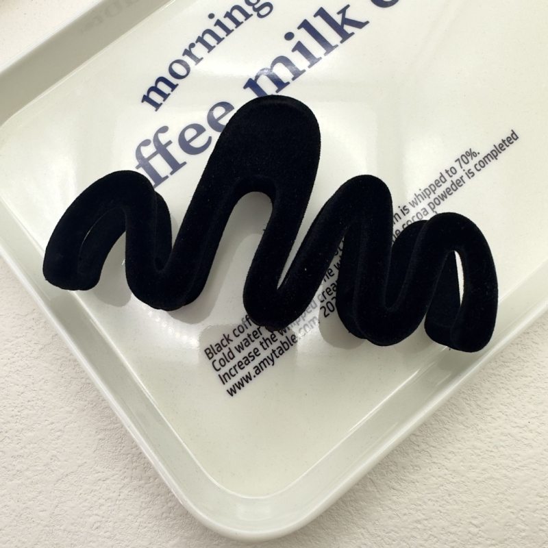 Shark clip za kosu, ručna izrada, plastika/smola, zima 2023, modni uredski stil