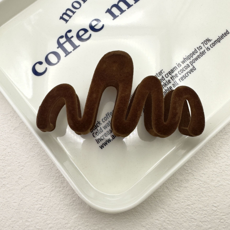 Shark clip za kosu, ručna izrada, plastika/smola, zima 2023, modni uredski stil