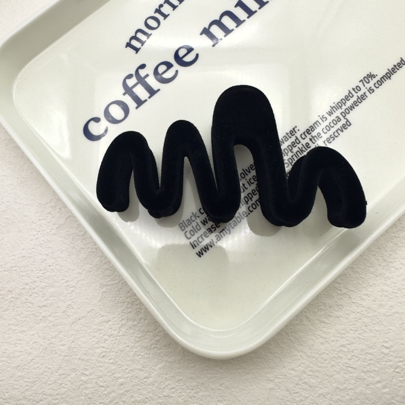 Shark clip za kosu, ručna izrada, plastika/smola, zima 2023, modni uredski stil