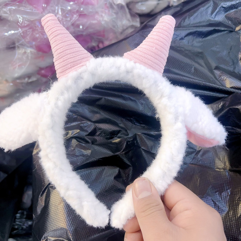 Matu lāpīte ar pūkaino jēriņa ragiem, rokdarbs, audums, sievietēm, mīļš stils, ziemas 2024