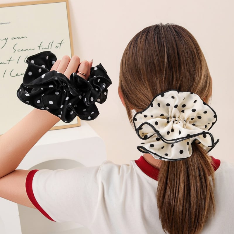 Četrslāņu matu gumija ar punktu rakstu, rokām darināta no poliesteru, ziedu akcenta