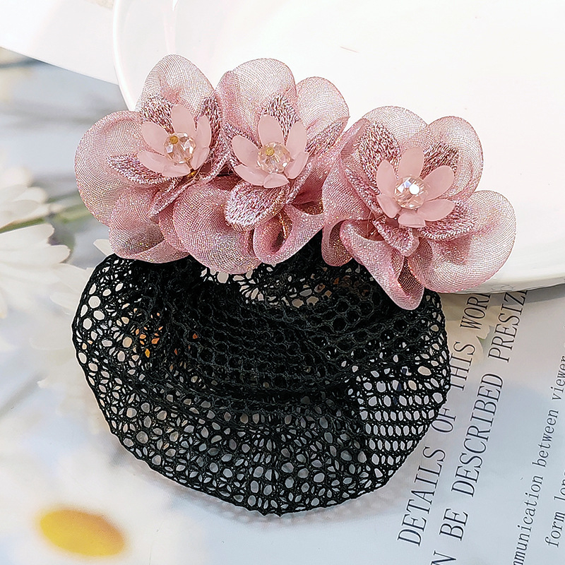 Щипка за коса от коприна прежда с ръчно изработено текстилно цвете, пружинен клип — стил: японско-корейско вдъхновение; модел HY2304203; марка Flowers and Jin