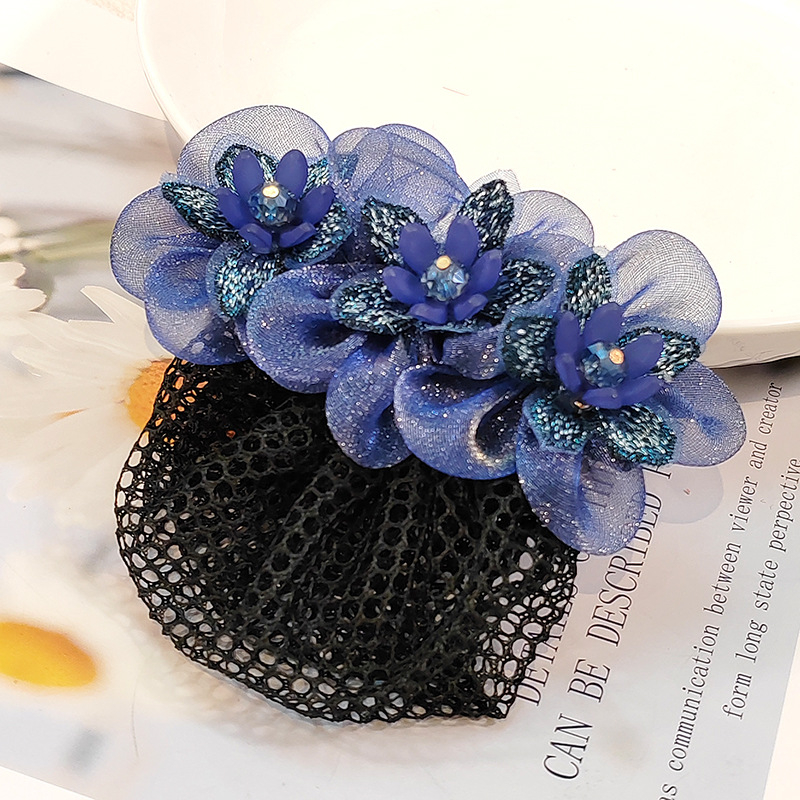 Щипка за коса от коприна прежда с ръчно изработено текстилно цвете, пружинен клип — стил: японско-корейско вдъхновение; модел HY2304203; марка Flowers and Jin