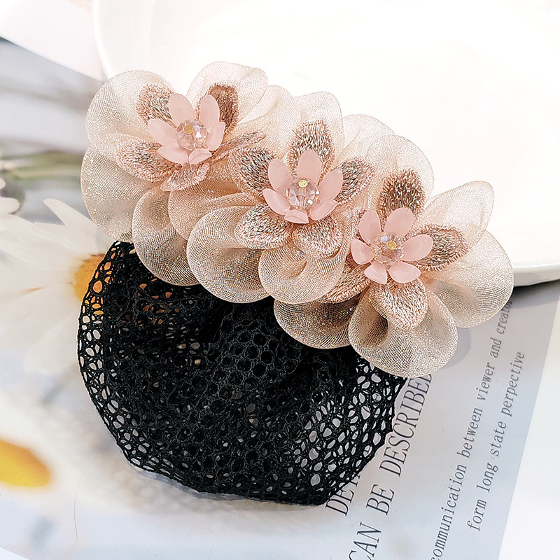 Щипка за коса от коприна прежда с ръчно изработено текстилно цвете, пружинен клип — стил: японско-корейско вдъхновение; модел HY2304203; марка Flowers and Jin