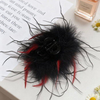 Klip za kosu s perjem, u obliku ajkule, ručno pleten, individualno pakiran, jesenski 2025