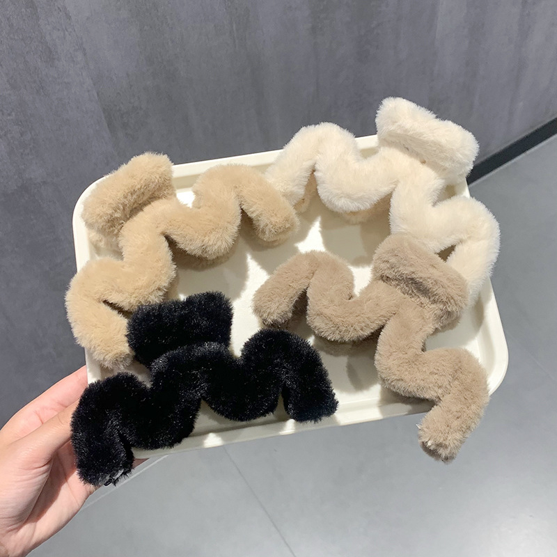 Plišani klamer za kosu Shark clip – ručno izrađeno, koreanskog stila za updo dodatak