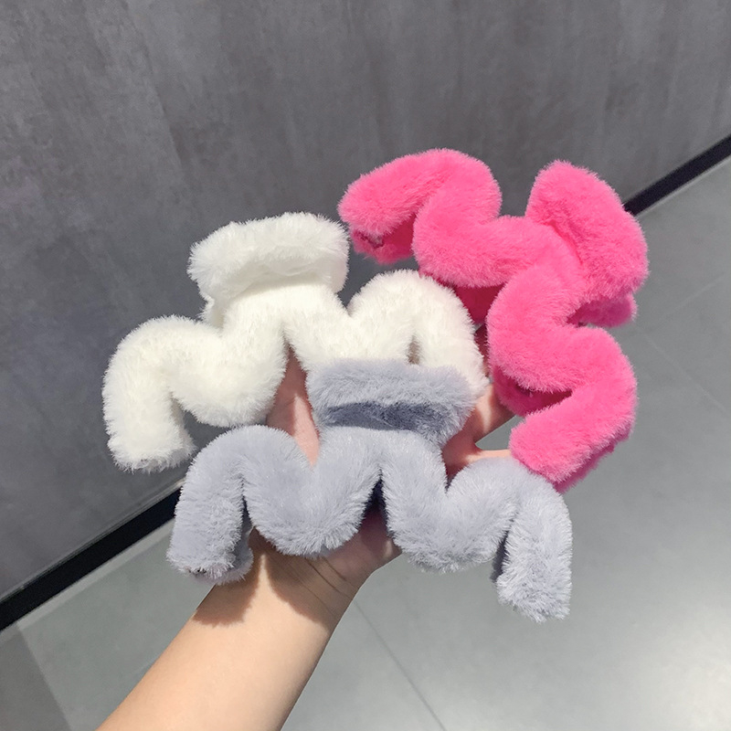 Plišani klamer za kosu Shark clip – ručno izrađeno, koreanskog stila za updo dodatak