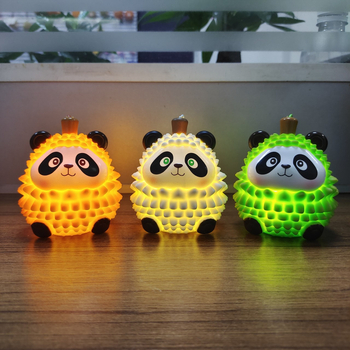 Gaismas atslēgu piekariņš ar panda-durian figūru, patīkama augļu sērija, materiāls viskoze, iepakojums OPP maisiņā, piemērots vecuma diapazonam 15–35 gadi