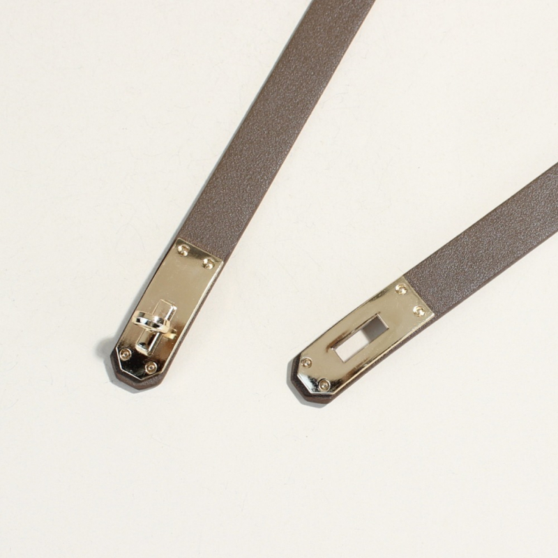 Műbőr derékszíj ötvözet csattal, zárás típusa: csat, szélesség 2–4 cm, 2024 tavasza