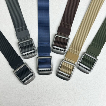 Pojas – Pleteni materijal, kopča od zlitine, zatvaranje kopčom, širina 2-4 cm, stil: svestran, opušten, sportski, minimalistički