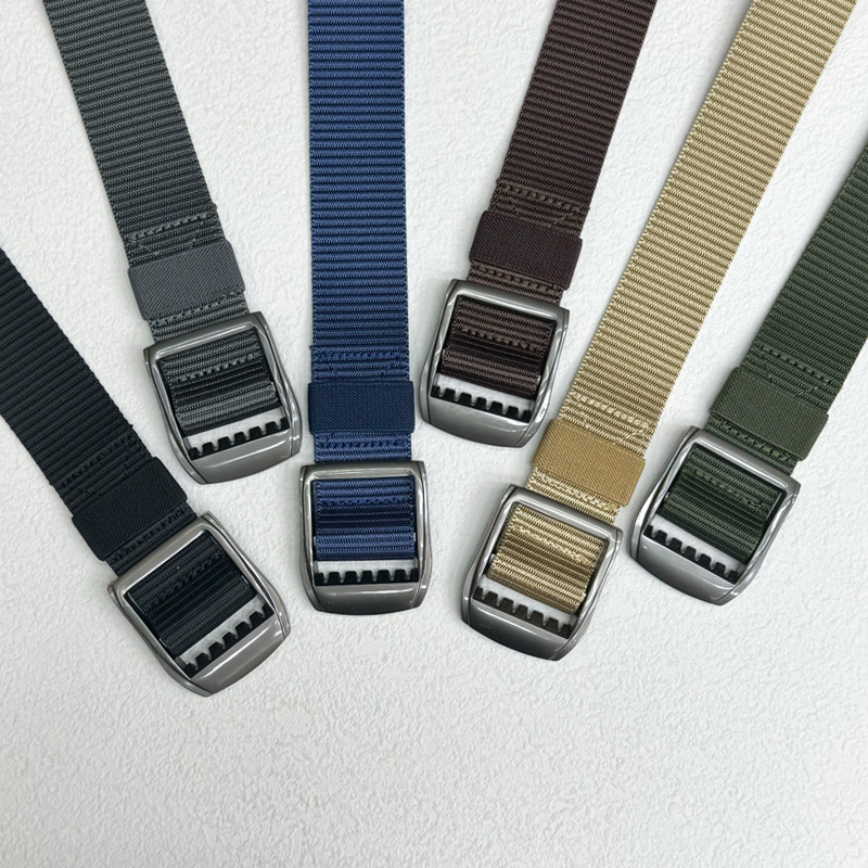 Pojas – Pleteni materijal, kopča od zlitine, zatvaranje kopčom, širina 2-4 cm, stil: svestran, opušten, sportski, minimalistički