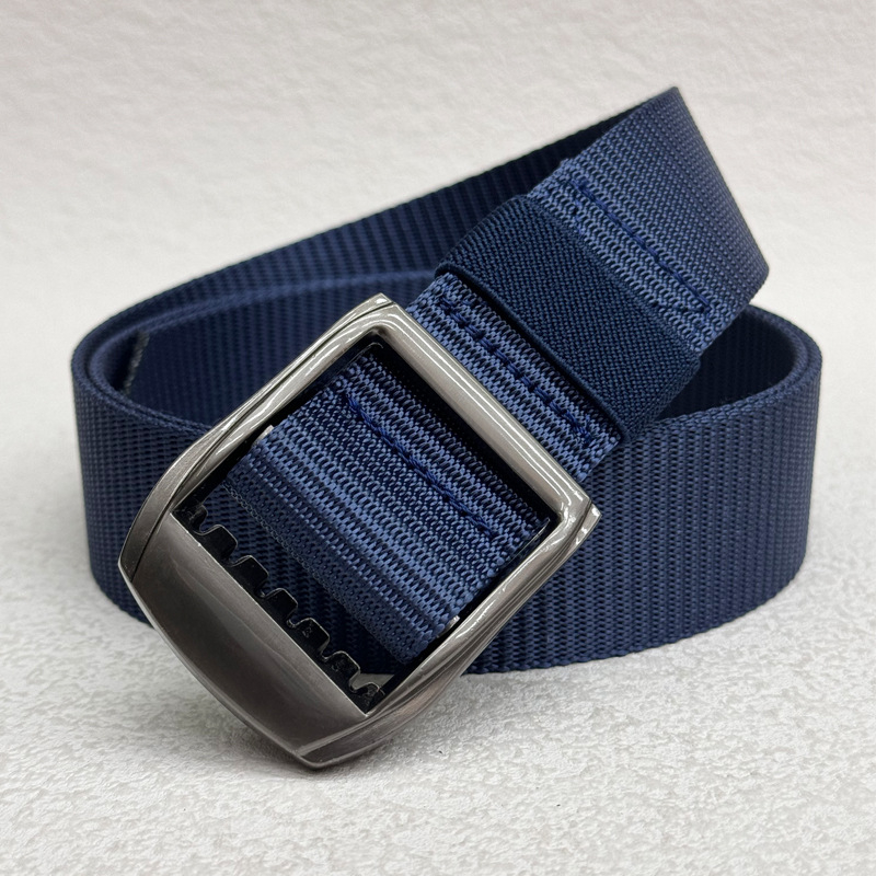 Pojas – Pleteni materijal, kopča od zlitine, zatvaranje kopčom, širina 2-4 cm, stil: svestran, opušten, sportski, minimalistički