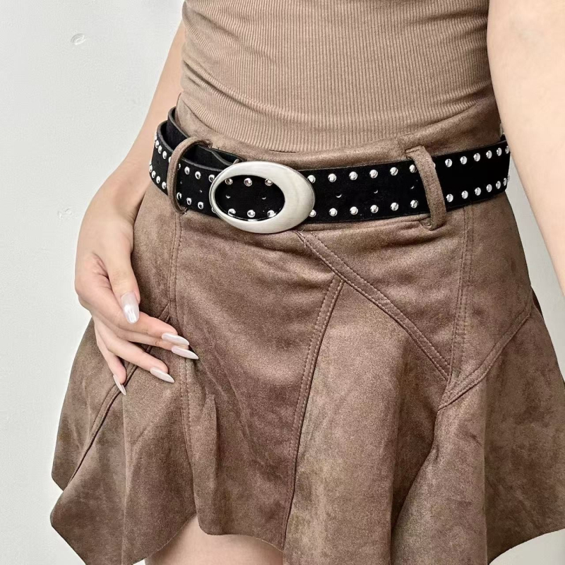 Ženski kaiš s nitima – umjetna koža, spona od legure, kopča s klinom, širina 2–4 cm, punk stil