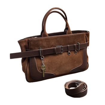 Τσάντα crossbody από γνήσιο δέρμα σε street style, ορθογώνιο σχήμα, μαγνητικό κλείσιμο, τσέπη με φερμουάρ και εσωτερική επένδυση από καμβά