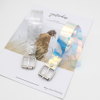 Átlátszó irizáló műanyag öv kamuflázs mintával, négyszögletes fémcsat, tűs csattal