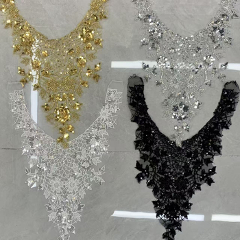 Vestuvinė suknelė su nėrinių appliqué'omis prie kaklo ir krūtinės - rankų darbo diamantų akcentai | Medžiaga: Poliesterio siūlas | Prekės ženklas: Lin sheng