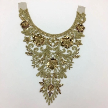 Vestuvinė suknelė su nėrinių appliqué'omis prie kaklo ir krūtinės - rankų darbo diamantų akcentai | Medžiaga: Poliesterio siūlas | Prekės ženklas: Lin sheng