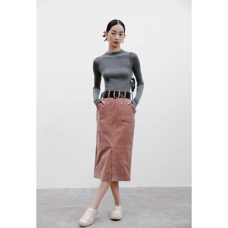 Плетен пуловер от мерино вълна, с тесен силует, с висока яка, дълги ръкави, едноцветен