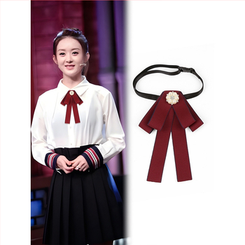 Γυναικείο πουκάμισο JK με γιακά-φιόγκο και διακοσμητικό λουλούδι στον γιακά, Υλικό: Agate, Επένδυση: Πολυεστέρας