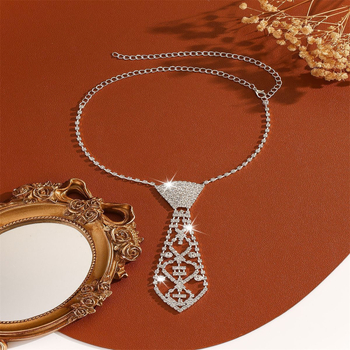 Íj alakú nyakkendőkapocs, uniszex, fehér kristályok, vasötvözet, elektroplatírozott