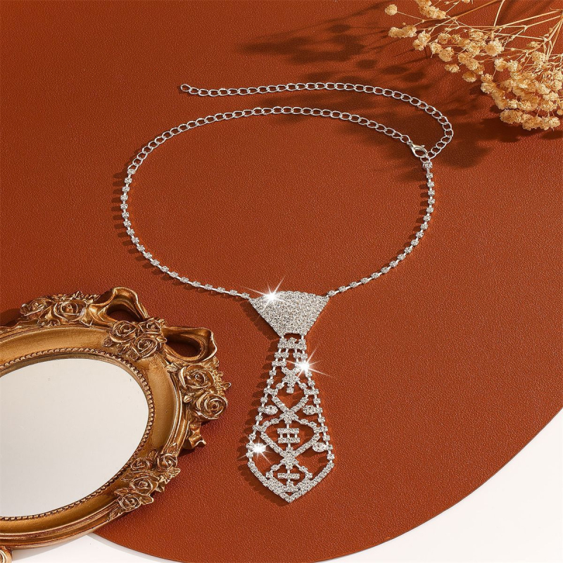 Íj alakú nyakkendőkapocs, uniszex, fehér kristályok, vasötvözet, elektroplatírozott