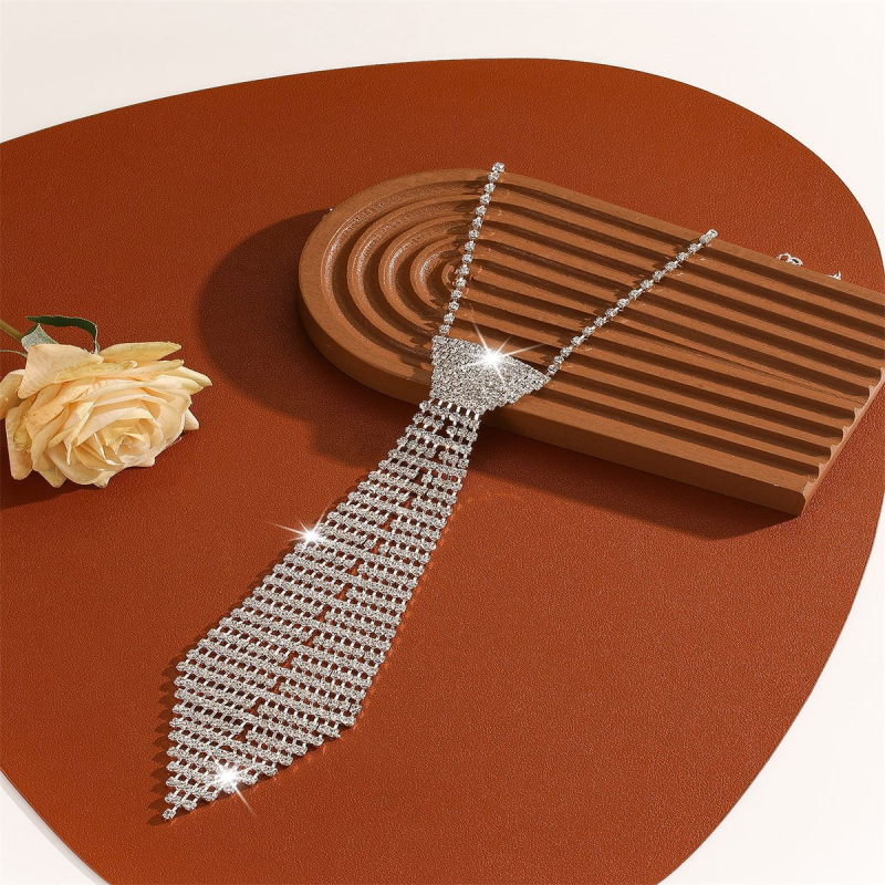 Íj alakú nyakkendőkapocs, uniszex, fehér kristályok, vasötvözet, elektroplatírozott