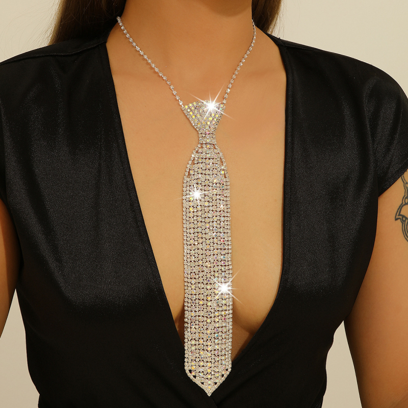 Íj alakú nyakkendőkapocs, uniszex, fehér kristályok, vasötvözet, elektroplatírozott