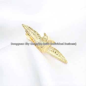 Nyakkendőkapocs - réz, 24K elektroplattált, nyíl-stílusú geometriai, férfi kiegészítő