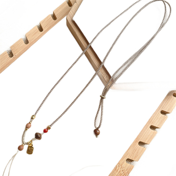 Crystal rokām adīta virvju kaklarota