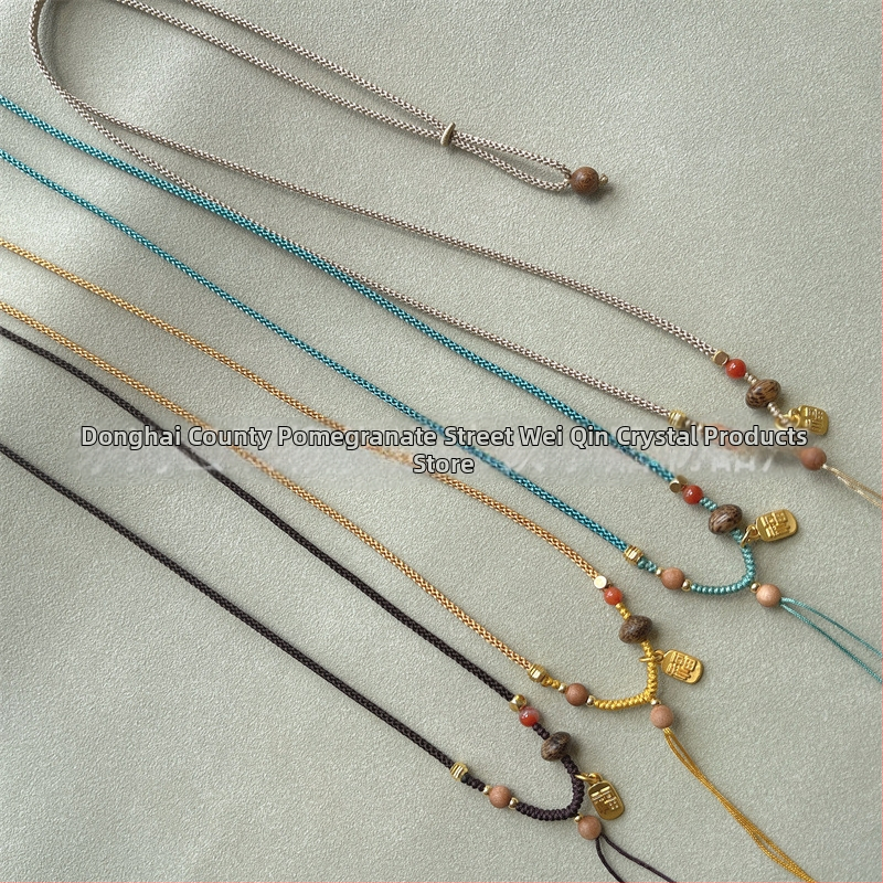 Crystal rokām adīta virvju kaklarota