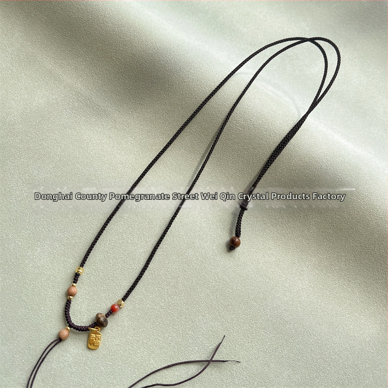 Crystal rokām adīta virvju kaklarota