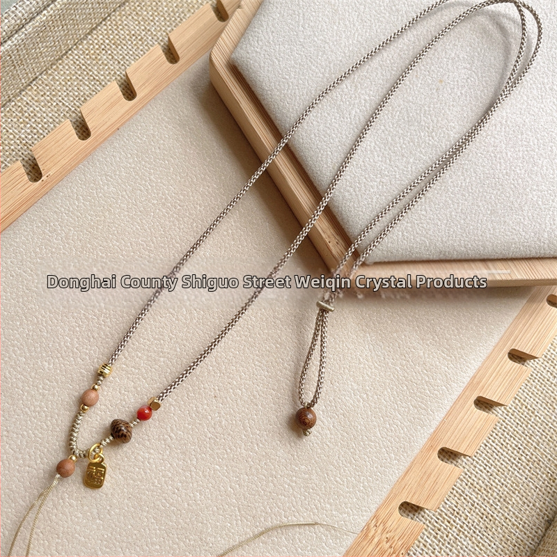 Crystal rokām adīta virvju kaklarota