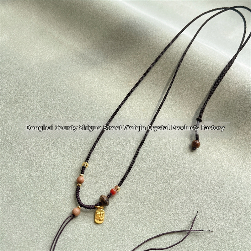 Crystal rokām adīta virvju kaklarota