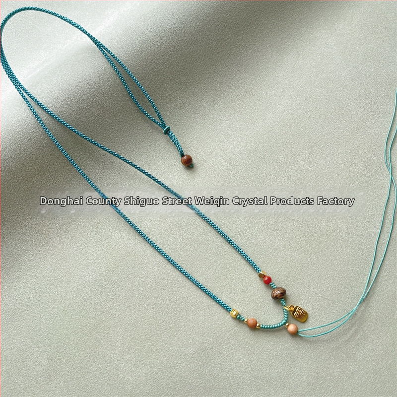 Crystal rokām adīta virvju kaklarota