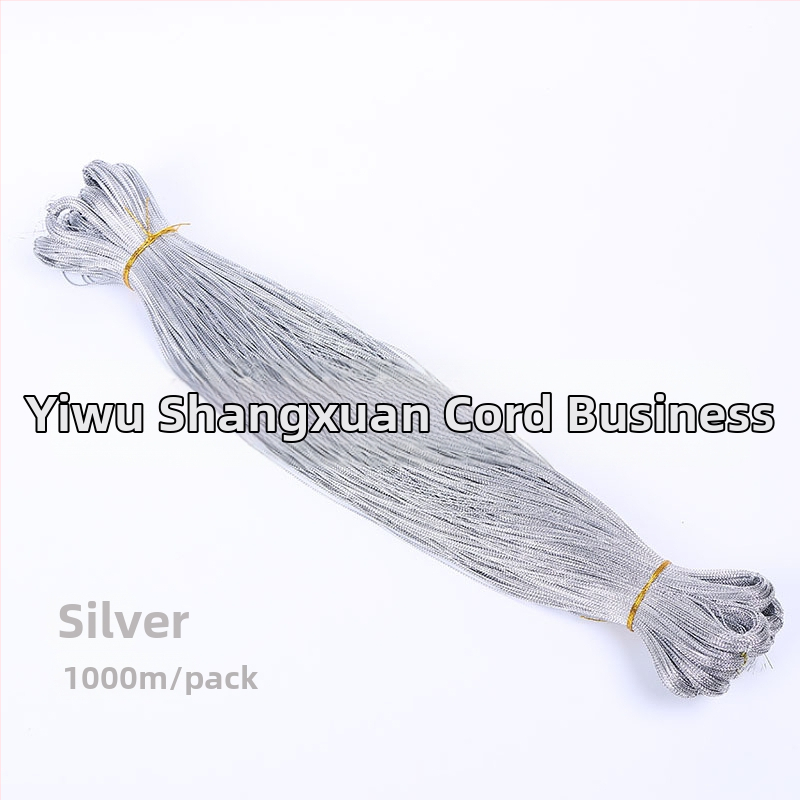 Metalinė siūlė, 8 gijų pluoštas, apvali, poliesteris, skirta pakabinamoms etiketėms ir dovanų įvyniojimui, blizganti