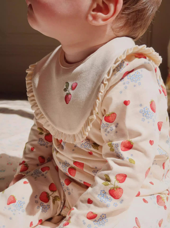 Bebi pamukasti kombinezon s jahodnim printom, nordijski stil, unisex, dugi rukavi, za bebe i djecu 80–100 cm, prednje zatvaranje