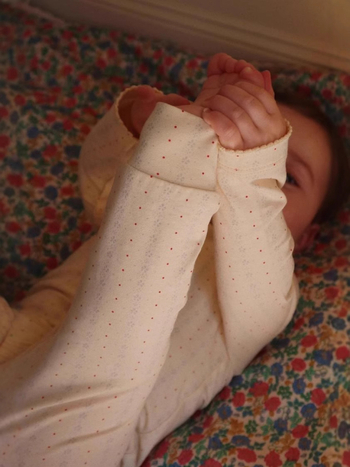 Bebi pamukasti kombinezon s jahodnim printom, nordijski stil, unisex, dugi rukavi, za bebe i djecu 80–100 cm, prednje zatvaranje