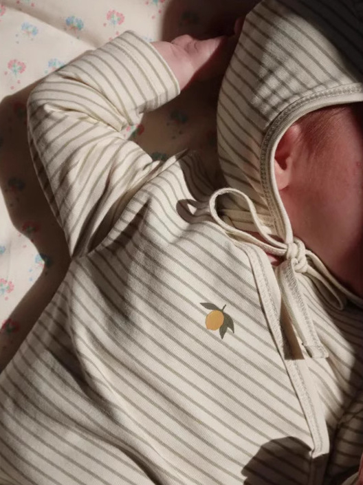 Bebi pamukasti kombinezon s jahodnim printom, nordijski stil, unisex, dugi rukavi, za bebe i djecu 80–100 cm, prednje zatvaranje