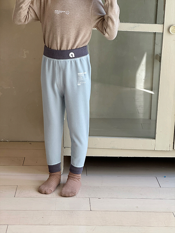 Anmiya bērnu siltas pamatbikses no Lyocell Small Milk Skin auduma, augsts viduklis vēdera atbalstam, universālas, vecums 3–8 gadi, Lyocell saturs 44,5%.