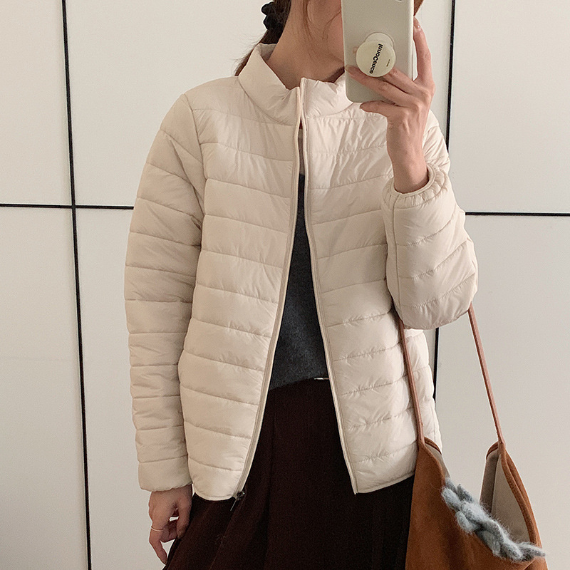 Ashmi vilnos užpildyta nailoninė striukė su stovinčia apykakle, užtrauktuku, geometriniu raštu, ilgos rankovės