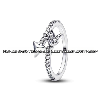 Gredzens ar persiku zieda, sirds un tauriņa motīviem — minimālistisks dizains, vara sakausējums ar sudraba pārklājumu (Tips: Gredzens; Materiāls: Vara sakausējums; Pārklājums: Sudraba pārklājums; Stils: Minimalist; Motīvi: persiku zieds, sirds, tauriņš)