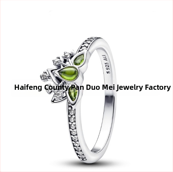 Gredzens ar persiku zieda, sirds un tauriņa motīviem — minimālistisks dizains, vara sakausējums ar sudraba pārklājumu (Tips: Gredzens; Materiāls: Vara sakausējums; Pārklājums: Sudraba pārklājums; Stils: Minimalist; Motīvi: persiku zieds, sirds, tauriņš)